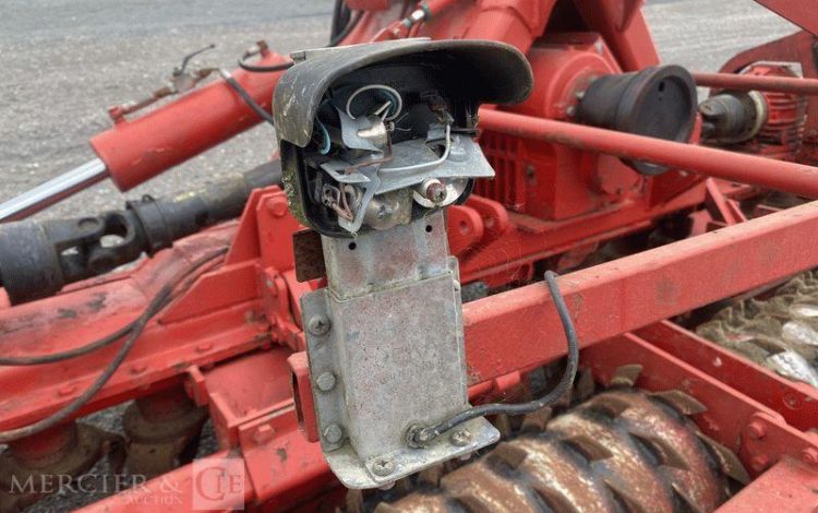 KVERNELAND HERSE ROTATIVE HYDRAULIQUE – LARGEUR 6M  71485