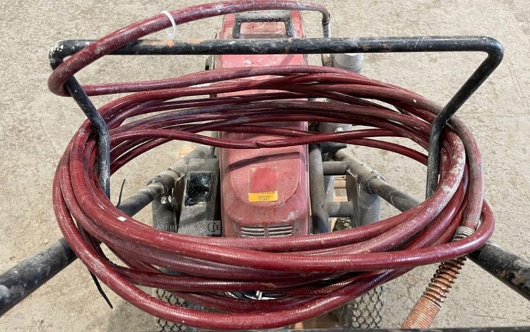 TITAN 1040  AIR010583