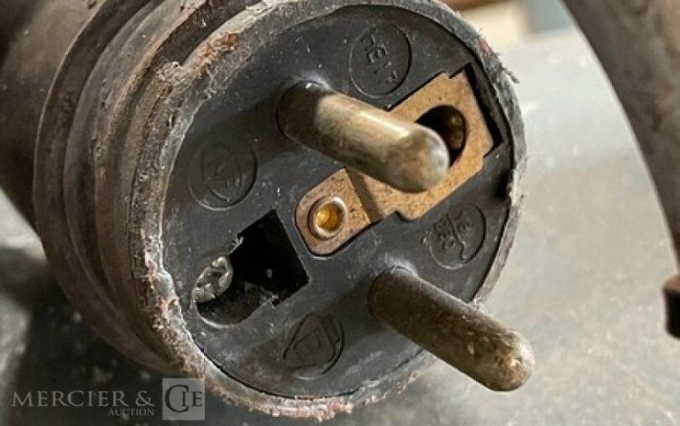 MAUGUIERE   COM010037