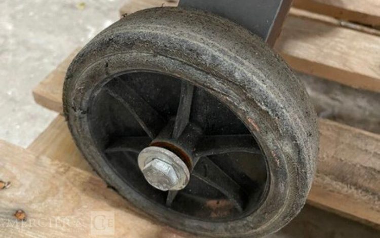 MAUGUIERE   COM010037