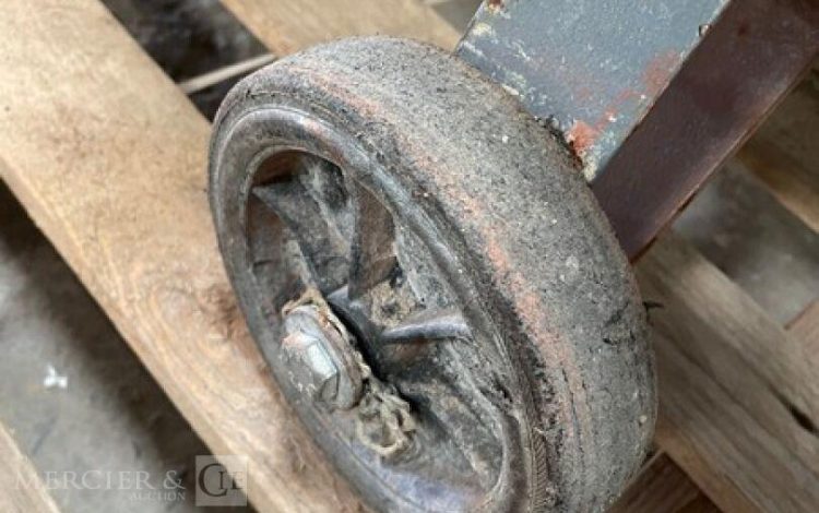 MAUGUIERE   COM010037