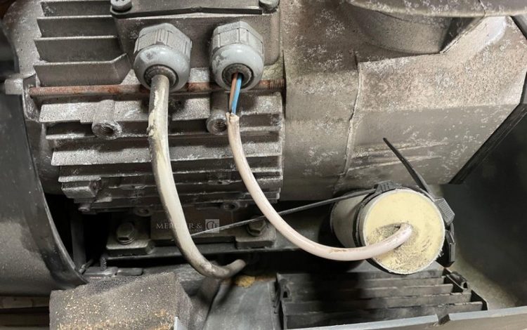 MAUGUIERE   COM010037