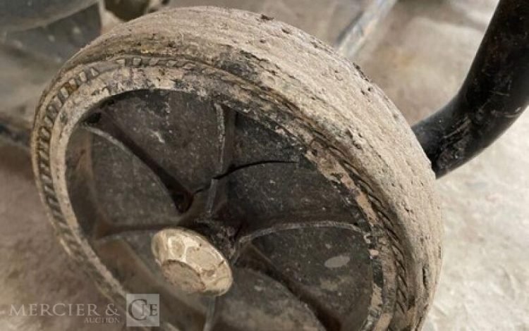 MAUGUIERE   COM010037