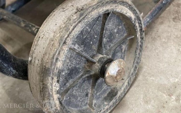 MAUGUIERE   COM010037