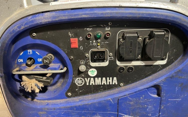 YAMAHA EF2400IS  GRO010992