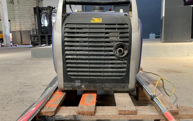 YAMAHA EF2400IS  GRO010754