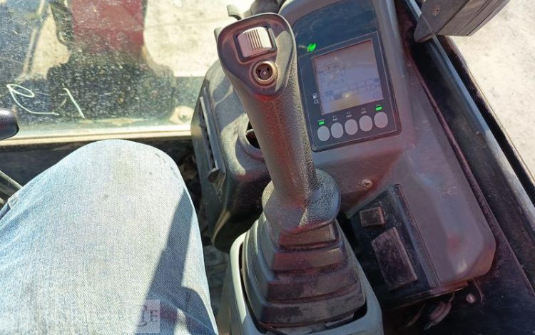 YANMAR MINI PELLE VIO27-6 SUR CHENILLES – 2,7 TONNES DIESEL – 2735 HEURES – ANNEE 2022 ROUGE 19767