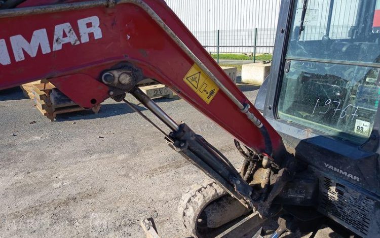 YANMAR MINI PELLE VIO27-6 SUR CHENILLES – 2,7 TONNES DIESEL – 2735 HEURES – ANNEE 2022 ROUGE 19767