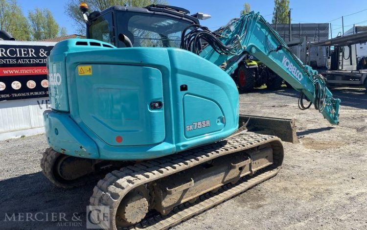 KOBELCO PELLE SUR CHENILLES  SK75SR-7 – 8,8 TONNES – DIESEL – 1061 HEURES – ANNEE 2024  51728