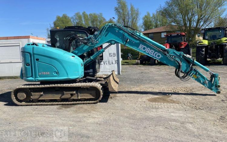 KOBELCO PELLE SUR CHENILLES  SK75SR-7 – 8,8 TONNES – DIESEL – 1061 HEURES – ANNEE 2024  51728