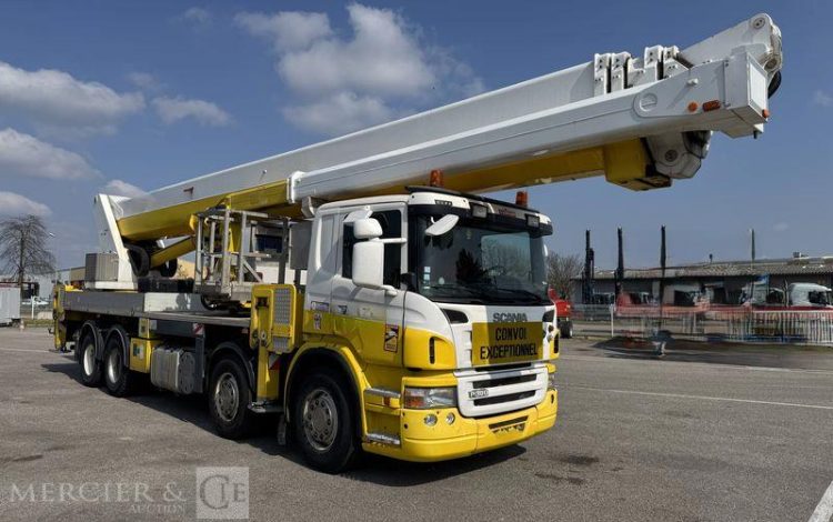 SCANIA CAMION EQUIPE D&rsquo;UNE NACELLE WUMAG WT 700 – 331000 KM -AN 2009- 331000 KM  AC-344-MB