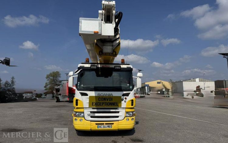 SCANIA CAMION EQUIPE D&rsquo;UNE NACELLE WUMAG WT 700 – 331000 KM -AN 2009- 331000 KM  AC-344-MB