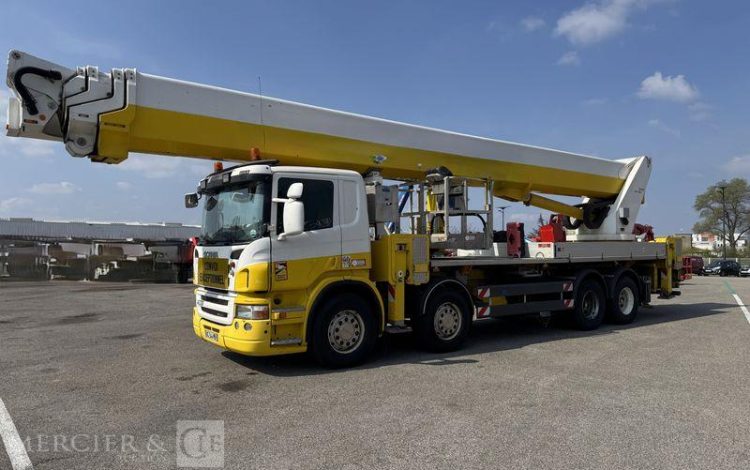 SCANIA CAMION EQUIPE D&rsquo;UNE NACELLE WUMAG WT 700 – 331000 KM -AN 2009- 331000 KM  AC-344-MB