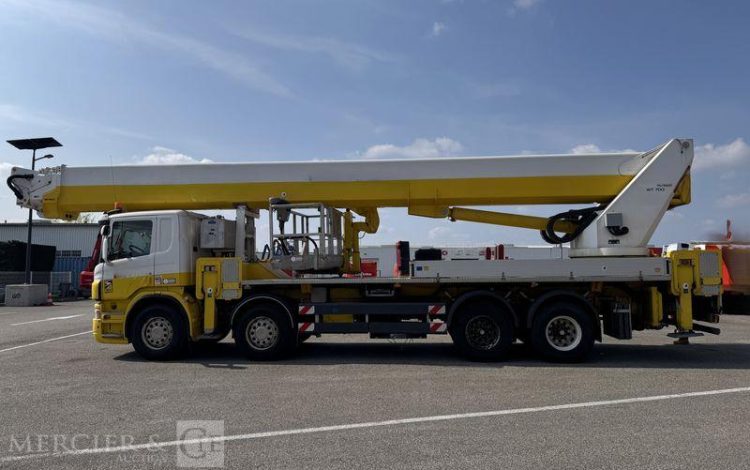 SCANIA CAMION EQUIPE D&rsquo;UNE NACELLE WUMAG WT 700 – 331000 KM -AN 2009- 331000 KM  AC-344-MB