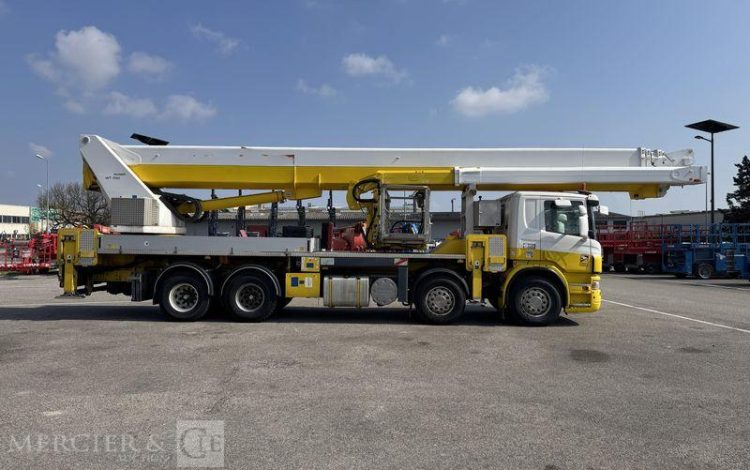 SCANIA CAMION EQUIPE D&rsquo;UNE NACELLE WUMAG WT 700 – 331000 KM -AN 2009- 331000 KM  AC-344-MB