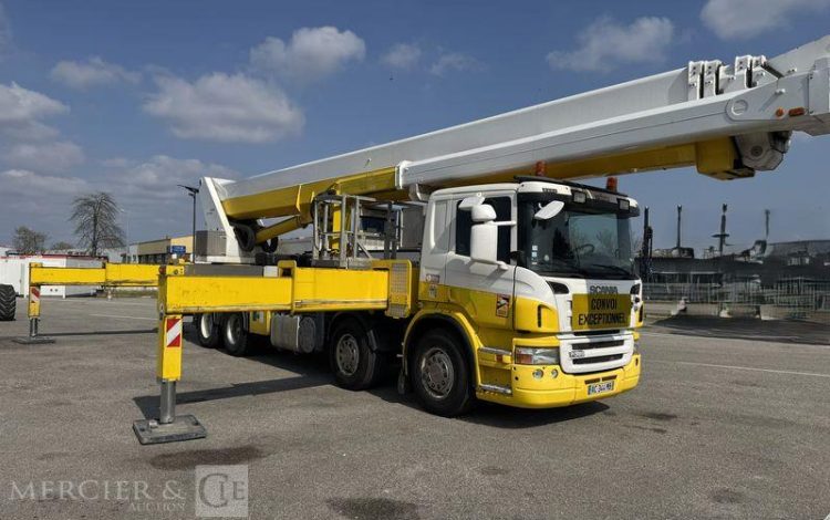 SCANIA CAMION EQUIPE D&rsquo;UNE NACELLE WUMAG WT 700 – 331000 KM -AN 2009- 331000 KM  AC-344-MB