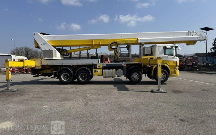 SCANIA CAMION EQUIPE D&rsquo;UNE NACELLE WUMAG WT 700 – 331000 KM -AN 2009- 331000 KM  AC-344-MB