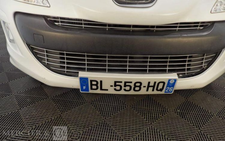 PEUGEOT 308 GENERATION-I 1.6 HDI 90CH NAVTEQ BLANC BL-558-HQ