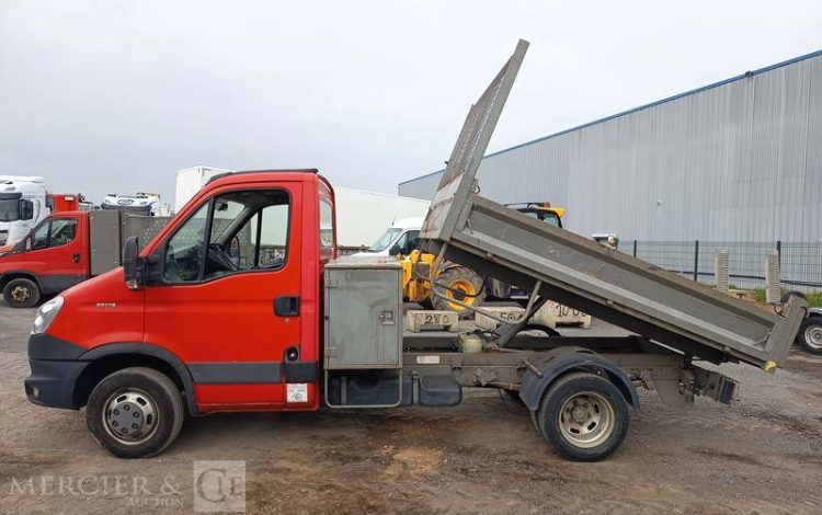 IVECO 35C13.6 BENNE SIMPLE CABINE COFFRE  CX-927-JX