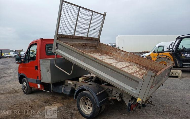 IVECO 35C13.6 BENNE SIMPLE CABINE COFFRE  CX-927-JX