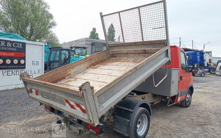 IVECO 35C13.6 BENNE SIMPLE CABINE COFFRE  CX-927-JX