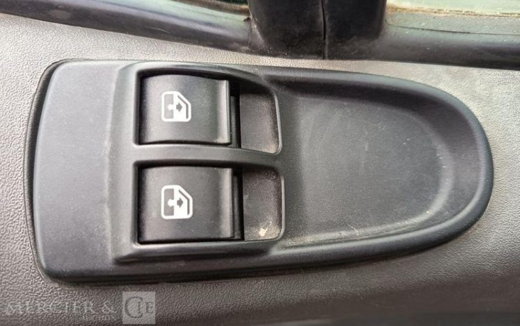 IVECO 35C13.6 BENNE SIMPLE CABINE COFFRE  CX-927-JX