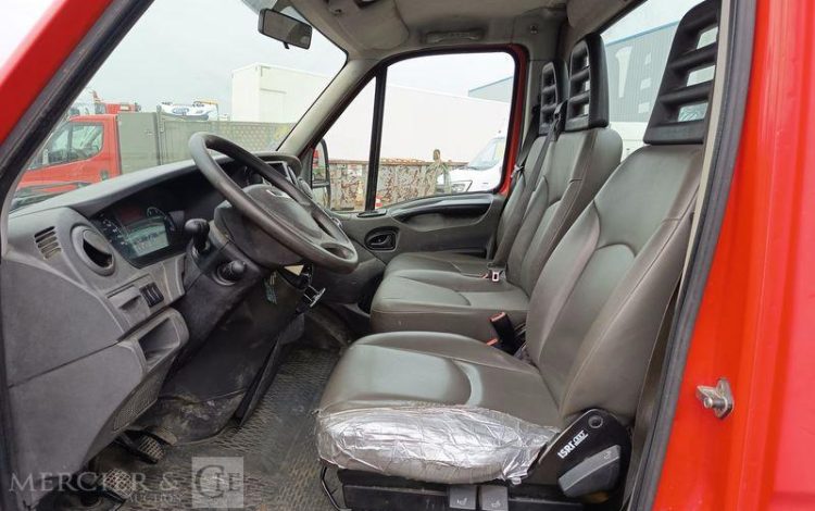 IVECO 35C13.6 BENNE SIMPLE CABINE COFFRE  CX-927-JX