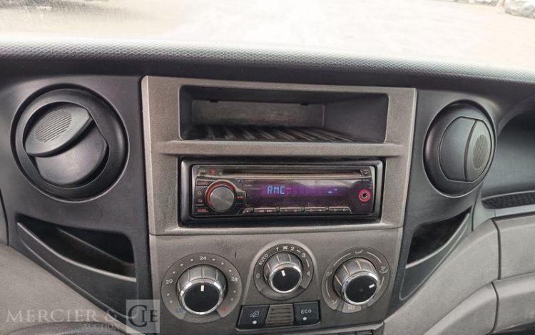 IVECO 35C13.6 BENNE SIMPLE CABINE COFFRE  CX-927-JX