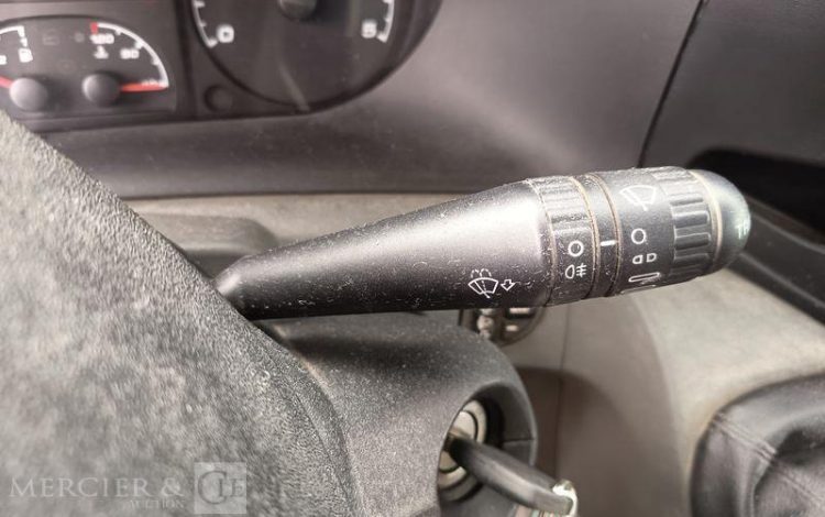 IVECO 35C13.6 BENNE SIMPLE CABINE COFFRE  CX-927-JX