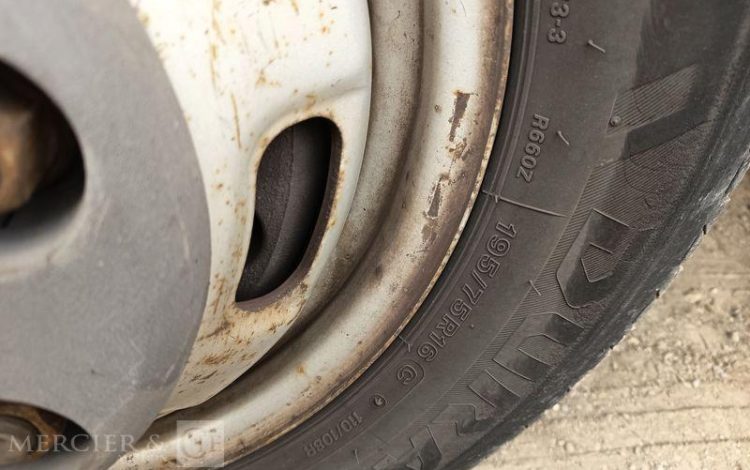 IVECO 35C13.6 BENNE SIMPLE CABINE COFFRE  CX-927-JX