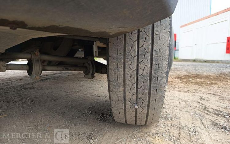 IVECO 35C13.6 BENNE SIMPLE CABINE COFFRE  CX-927-JX