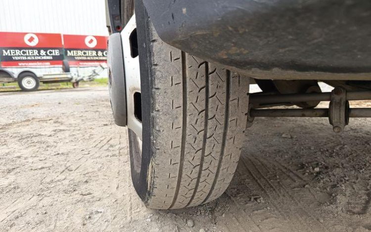 IVECO 35C13.6 BENNE SIMPLE CABINE COFFRE  CX-927-JX