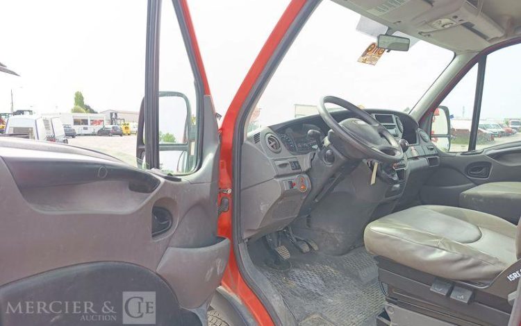 IVECO DAILY 35S11 AVEC NACELLE GSR 179T 18M – DIESEL – 2852 HEURES – ANNEE 2013 ROUGE DB-683-LQ