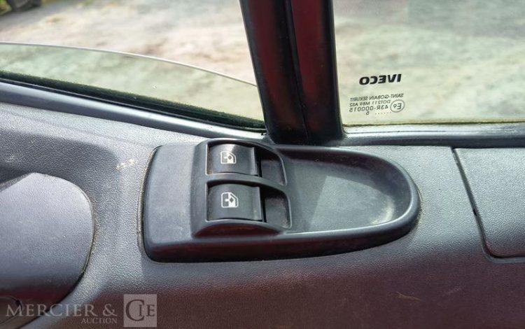 IVECO DAILY 35S11 AVEC NACELLE GSR 179T 18M – DIESEL – 2852 HEURES – ANNEE 2013 ROUGE DB-683-LQ