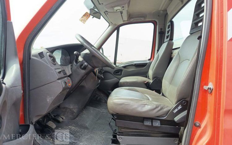 IVECO DAILY 35S11 AVEC NACELLE GSR 179T 18M – DIESEL – 2852 HEURES – ANNEE 2013 ROUGE DB-683-LQ