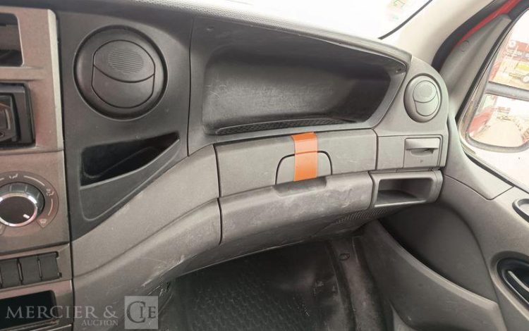 IVECO DAILY 35S11 AVEC NACELLE GSR 179T 18M – DIESEL – 2852 HEURES – ANNEE 2013 ROUGE DB-683-LQ