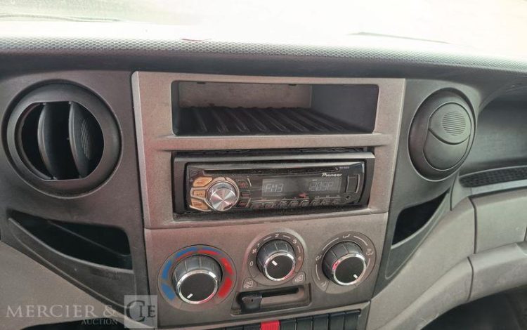 IVECO DAILY 35S11 AVEC NACELLE GSR 179T 18M – DIESEL – 2852 HEURES – ANNEE 2013 ROUGE DB-683-LQ