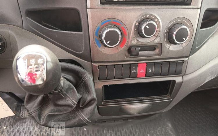 IVECO DAILY 35S11 AVEC NACELLE GSR 179T 18M – DIESEL – 2852 HEURES – ANNEE 2013 ROUGE DB-683-LQ