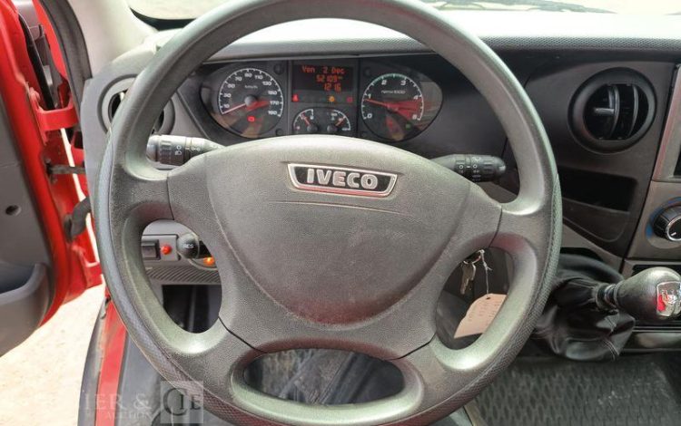 IVECO DAILY 35S11 AVEC NACELLE GSR 179T 18M – DIESEL – 2852 HEURES – ANNEE 2013 ROUGE DB-683-LQ