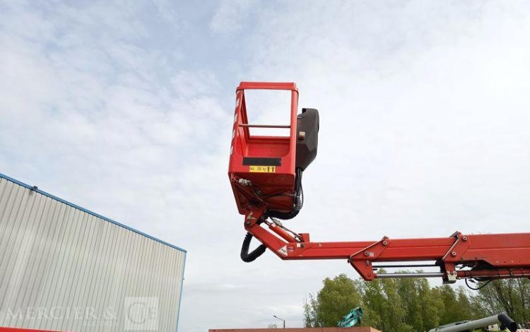 IVECO DAILY 35S11 AVEC NACELLE GSR 179T 18M – DIESEL – 2852 HEURES – ANNEE 2013 ROUGE DB-683-LQ