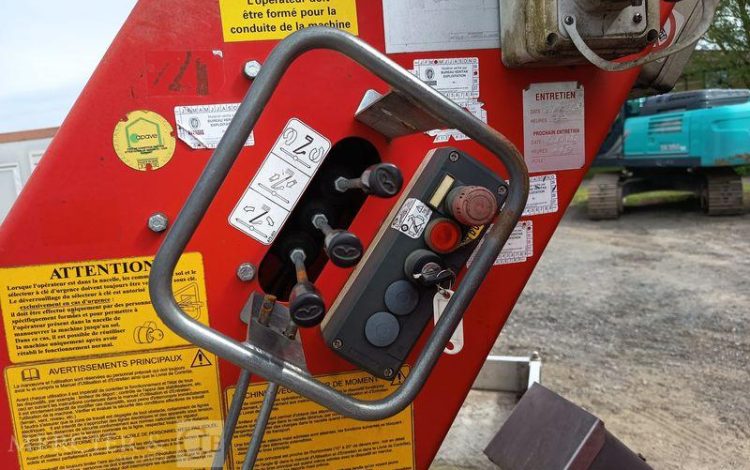 IVECO DAILY 35S11 AVEC NACELLE GSR 179T 18M – DIESEL – 2852 HEURES – ANNEE 2013 ROUGE DB-683-LQ