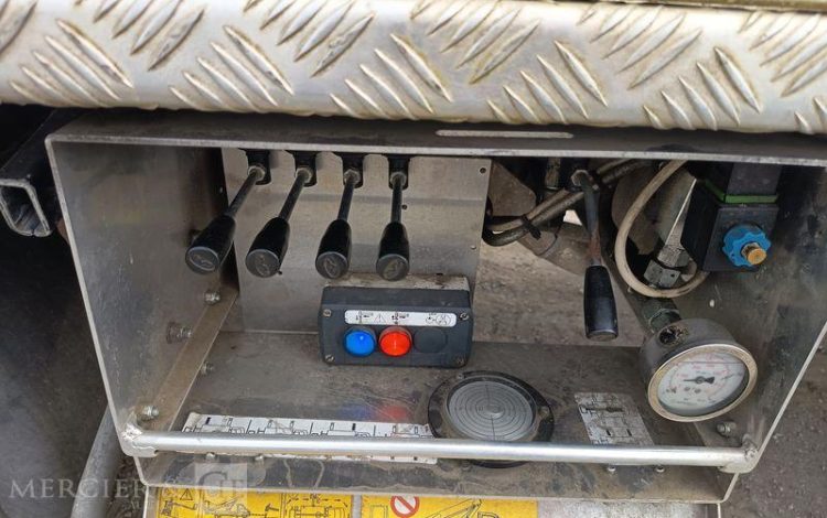 IVECO DAILY 35S11 AVEC NACELLE GSR 179T 18M – DIESEL – 2852 HEURES – ANNEE 2013 ROUGE DB-683-LQ