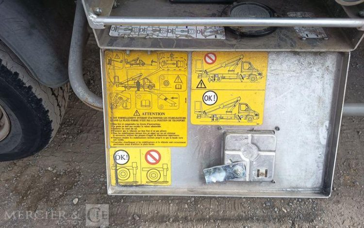 IVECO DAILY 35S11 AVEC NACELLE GSR 179T 18M – DIESEL – 2852 HEURES – ANNEE 2013 ROUGE DB-683-LQ