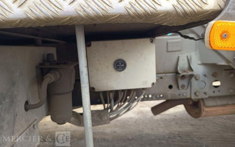 IVECO DAILY 35S11 AVEC NACELLE GSR 179T 18M – DIESEL – 2852 HEURES – ANNEE 2013 ROUGE DB-683-LQ