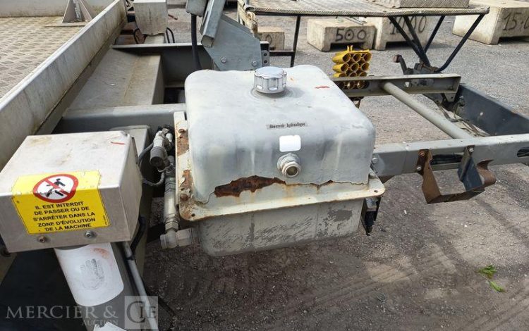 IVECO DAILY 35S11 AVEC NACELLE GSR 179T 18M – DIESEL – 2852 HEURES – ANNEE 2013 ROUGE DB-683-LQ