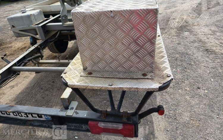 IVECO DAILY 35S11 AVEC NACELLE GSR 179T 18M – DIESEL – 2852 HEURES – ANNEE 2013 ROUGE DB-683-LQ