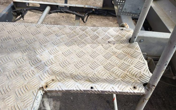 IVECO DAILY 35S11 AVEC NACELLE GSR 179T 18M – DIESEL – 2852 HEURES – ANNEE 2013 ROUGE DB-683-LQ