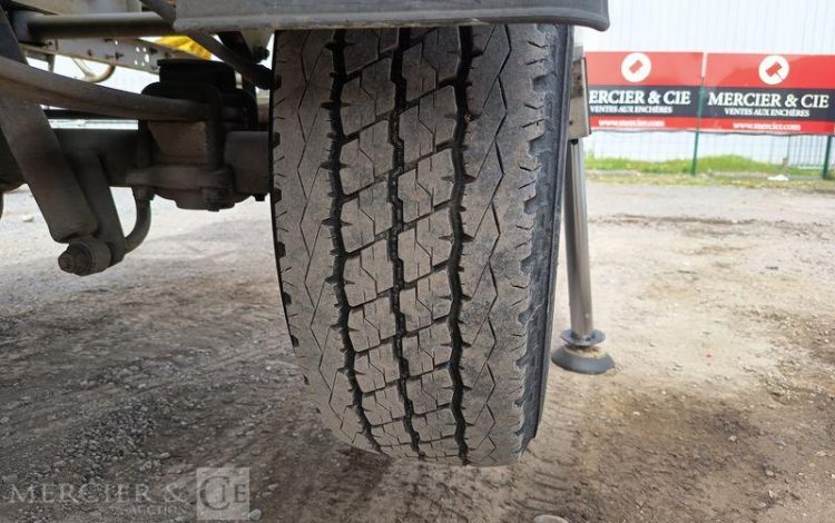 IVECO DAILY 35S11 AVEC NACELLE GSR 179T 18M – DIESEL – 2852 HEURES – ANNEE 2013 ROUGE DB-683-LQ