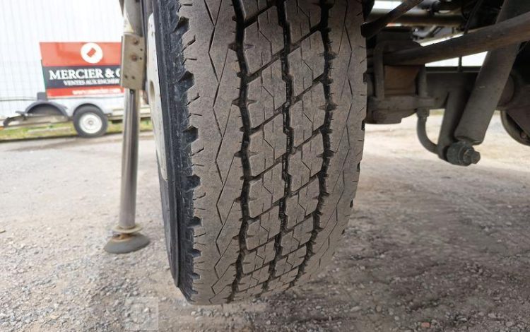 IVECO DAILY 35S11 AVEC NACELLE GSR 179T 18M – DIESEL – 2852 HEURES – ANNEE 2013 ROUGE DB-683-LQ