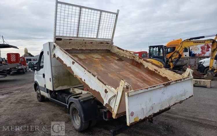 IVECO 35C15.6 BENNE SIMPLE CABINE COFFRE  DH-387-QF